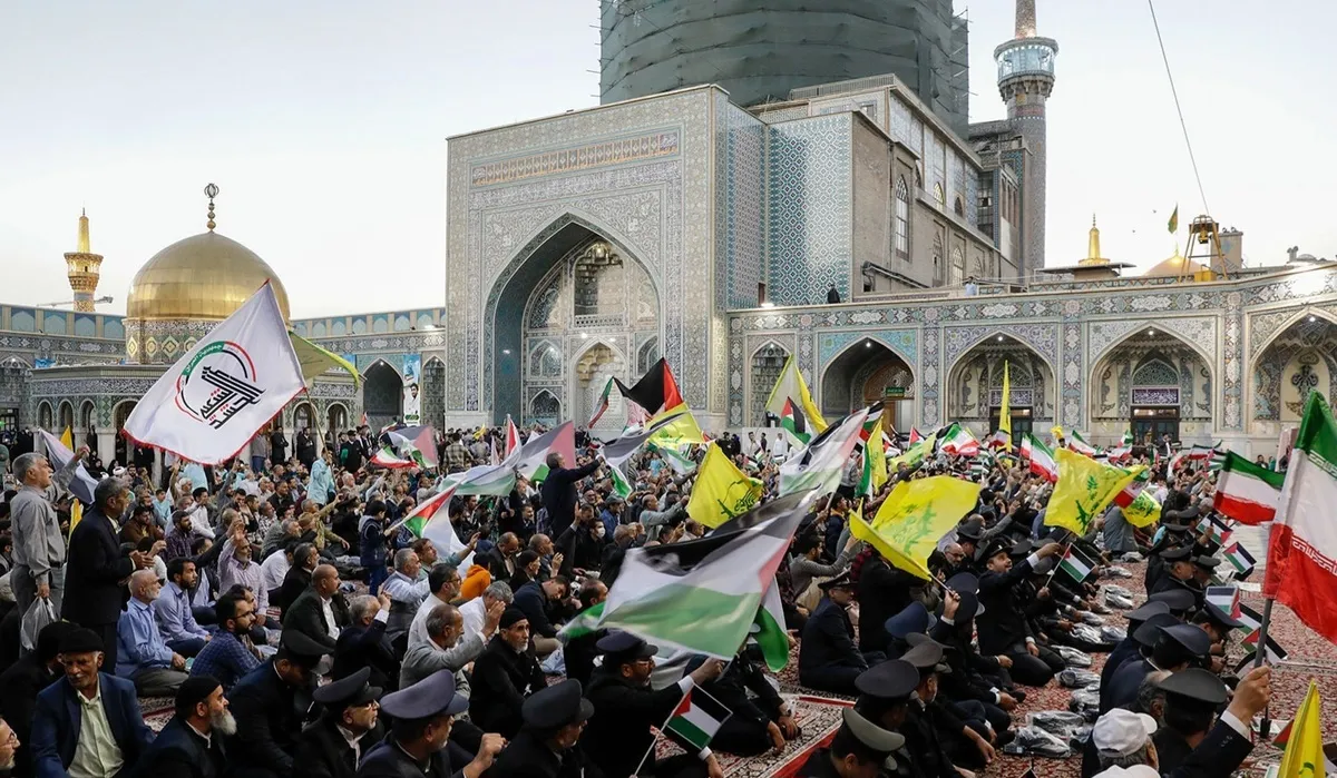 تجمع مردمی در اعلام انزجار از جنایات رژیم غاصب صهیونیستی در حرم مطهر رضوی