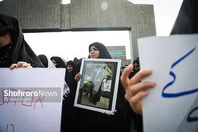 گزارش تصویری | تجمع دانشجویان مقابل دانشگاه فردوسی (۱۰ اسفند ۱۴۰۴)