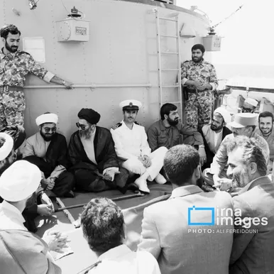 گزارش تصویری | بازدید رهبر شهید از مانور دریایی در تنگه هرمز؛ مهر ۱۳۶۴