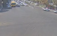 ویدئو | لحظه تصادف موتورسیکلت با یک خودرو در مشهد