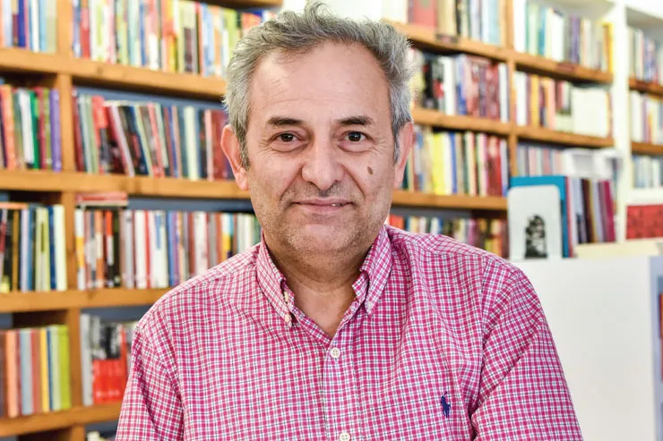 با مترجم بی ادعای محله لادن آشنا شوید