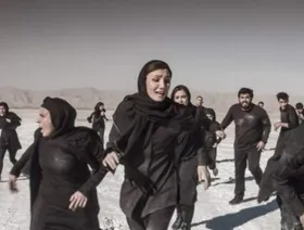 نمایش &laquo;مهاجران&raquo; مسعود احمدی در هنر و تجربه + زمان اکران