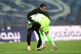 بهزاد غلامپور در استقلال ماند| حسینی هم می&zwnj;ماند؟