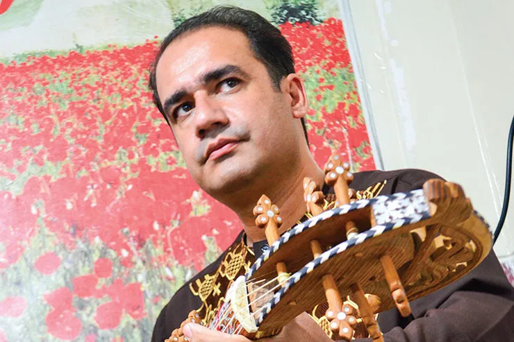 در آن نفس که بمیرم در آرزوی تو باشم