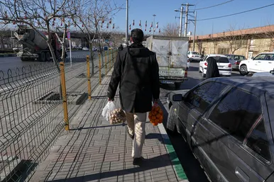 بازار مشهد در آستانه شب یلدا