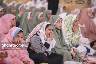 گزارش تصویری | ضیافت افطار دختران روزه اولی در حرم مطهر امام رضا(ع)