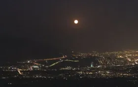 تصاویری از پدیده &laquo;ماه آبی&raquo; در آخرین شب مرداد ۱۴۰۰