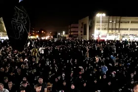 مشهدالرضا(ع)، سیاهپوش ابن&zwnj;الرضا(ع) | اجتماع عزاداران امام جواد(ع) در عرصه میدان شهدا برگزار شد + فیلم