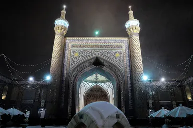 بارش برف در حرم مطهر رضوی