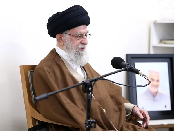 رهبر معظم انقلاب در دیدار با خانواده شهید سلیمانی: مهم‌ترین نقش و خدمت این شهید بزرگوار، احیای جبهۀ مقاومت در منطقه بوده است