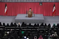 دیدار هزاران نفر از بانوان کشور با رهبر معظم انقلاب | آیت‌الله خامنه‌ای: حضرت زهرا (س)، الگوی جاودان زن مسلمان است | فریب شعار‌ها و وسوسه‌ها را نخورید + فیلم