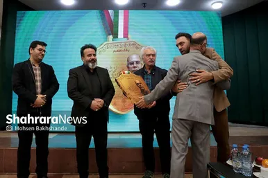 گزارش تصویری | آیین تجلیل از حسین نخعی شریف، اهدای پلاک افتخار و رونمایی از کتاب «تاریخ فوتبال مشهد»