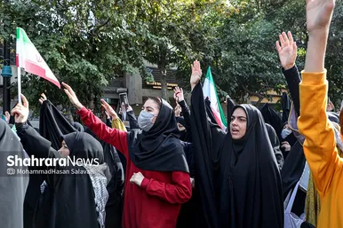 راهپیمایی مردم مشهد در محکومیت جنایت تروریستی در حرم مطهر شاهچراغ (ع)