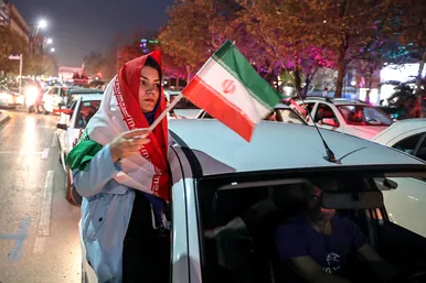 شادی مردم مشهد بعد از برد تیم ملی ایران 2
