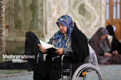 جزء خوانی قرآن کریم در حرم مطهر امام رضا (ع)