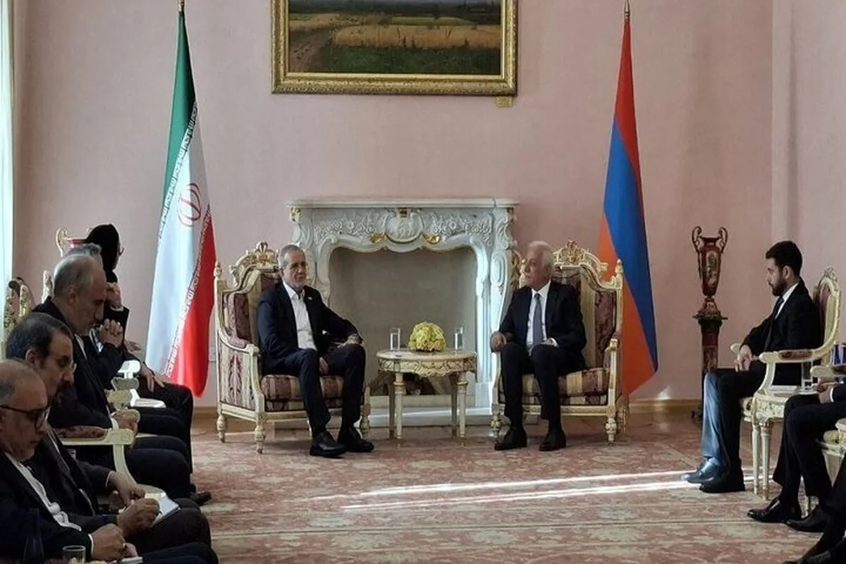 پزشکیان با رئیس جمهور ارمنستان دیدار کرد