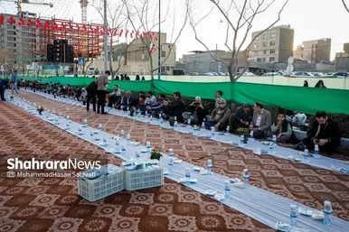 گزارش تصویری | بزرگ‌ترین سفره افطار جهان اسلام در جوار حرم مطهر امام‌رضا(ع)