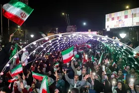 نورافشانی و شادی مشهدی ها در خیابان ها پس از برد تیم ملی&nbsp;+ فیلم