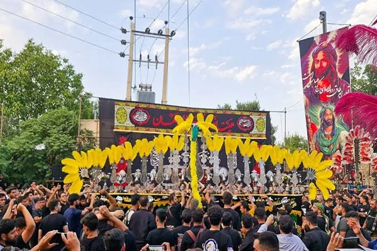 آیین سنتی علم‌کشی در سومین روز شهادت امام حسین (ع) + فیلم