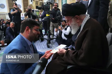 دیدار شاعران با رهبر معظم انقلاب