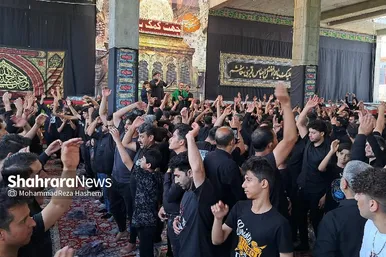 ظهر عاشورا در هیئت قندهاری‌های مشهد