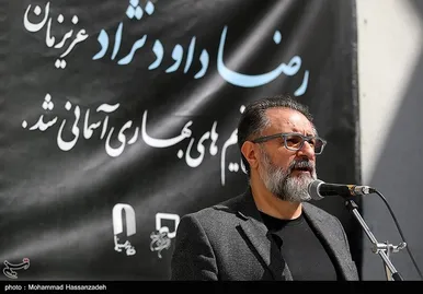 عکس‌هایی از تشییع پیکر رضا داودنژاد