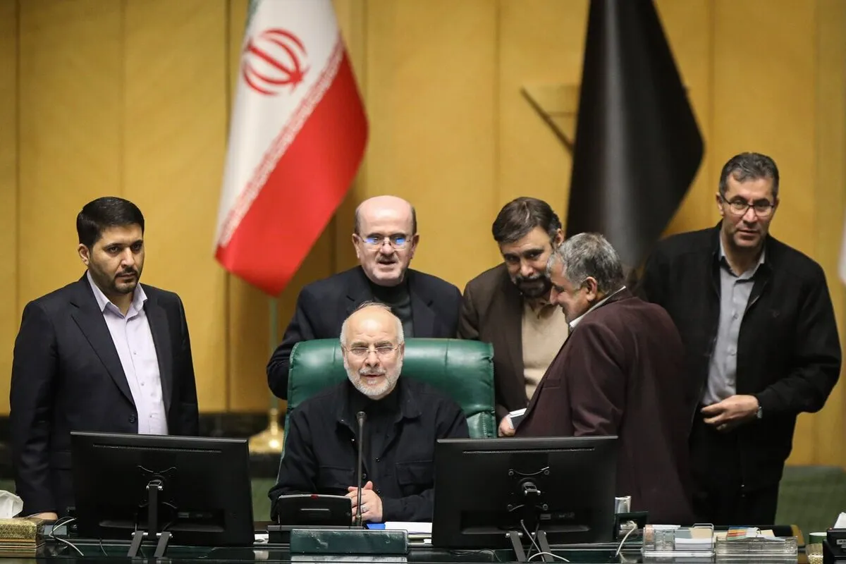 دستور کار صحن علنی مجلس اعلام شد؛ سوال از وزیر اطلاعات تا گزارش کمیسیون امور داخلی در مورد نحوه تجمعات قانونی