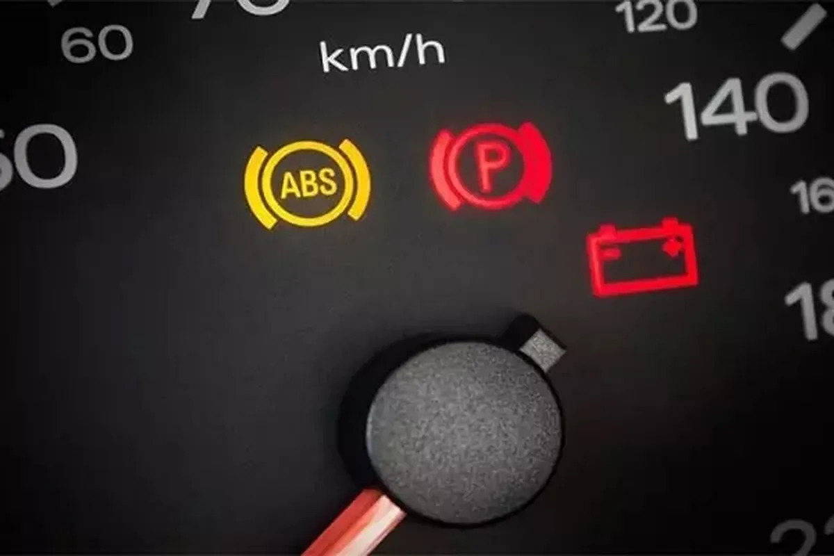 علت روشن شدن چراغ ABS چیست؟ + دلایل و راه حل