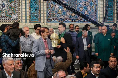 دعا برای سلامتی رئیس جمهور در حرم مطهر رضوی