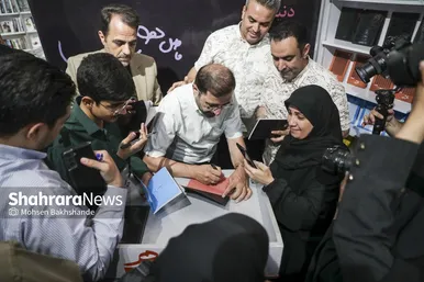 گزارش تصویری | آیین جشن امضای کتاب «نیست» اثر فاضل نظری در مشهد