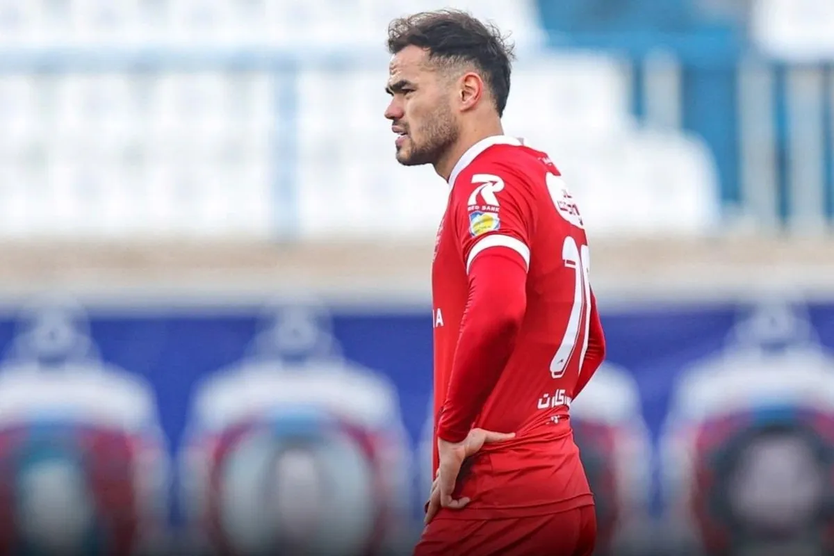 ناراحتی کادرفنی پرسپولیس از اورونوف
