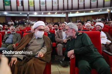مراسم رونمایی از تقریظ رهبر انقلاب بر کتاب 