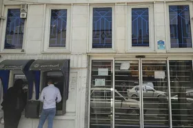 مشتریان پشت در&zwnj;های بسته بانک&zwnj;ها
