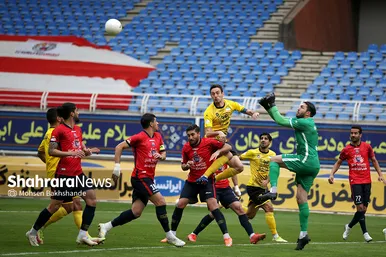 بازی دو تیم نساجی مازندران و سپاهان اصفهان در لیگ برتر
