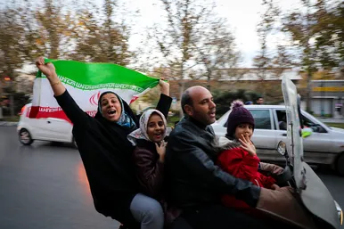  شادی مردم مشهد بعد از برد تیم ملی ایران