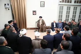 رهبر معظم انقلاب در دیدار دست&zwnj;اندرکاران کنگره شهدای کهگیلویه&zwnj;وبویراحمد: هدف دشمن از جنگ روانی در عرصه نظامی ایجاد ترس و عقب&zwnj;نشینی است + فیلم و عکس