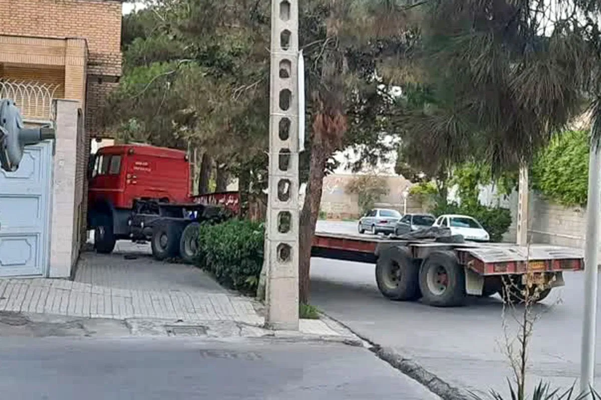 ممنوعیت ورود خودروهای سنگین به شهر مشهد رعایت نمی‌شود | وقتی کامیون‌ها قوانین را زیر چرخ هایشان له می‌کنند