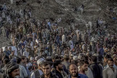 عکس‌هایی از بازگشت اجباری مهاجران افغانستانی از پاکستان