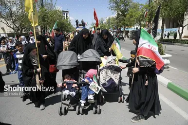 گزارش تصویری| راهپیمایی کالسکه سواران در اربعین رهبر شهید انقلاب در مشهد