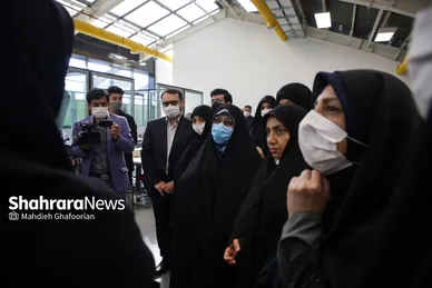 بازدید معاون رییس جهمور در امور زنان و خانواده از کارخانه نوآوری مشهد
