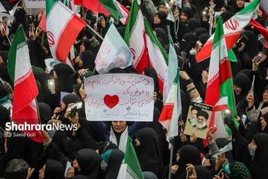گزارش تصویری | حضور پرشور و باشکوه مردم برای بیعت با سومین رهبر انقلاب اسلامی در میدان شهدا مشهد