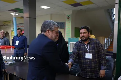 عکس‌هایی از بازدید شهردار مشهد از شعب اخذ رای در سطح شهر