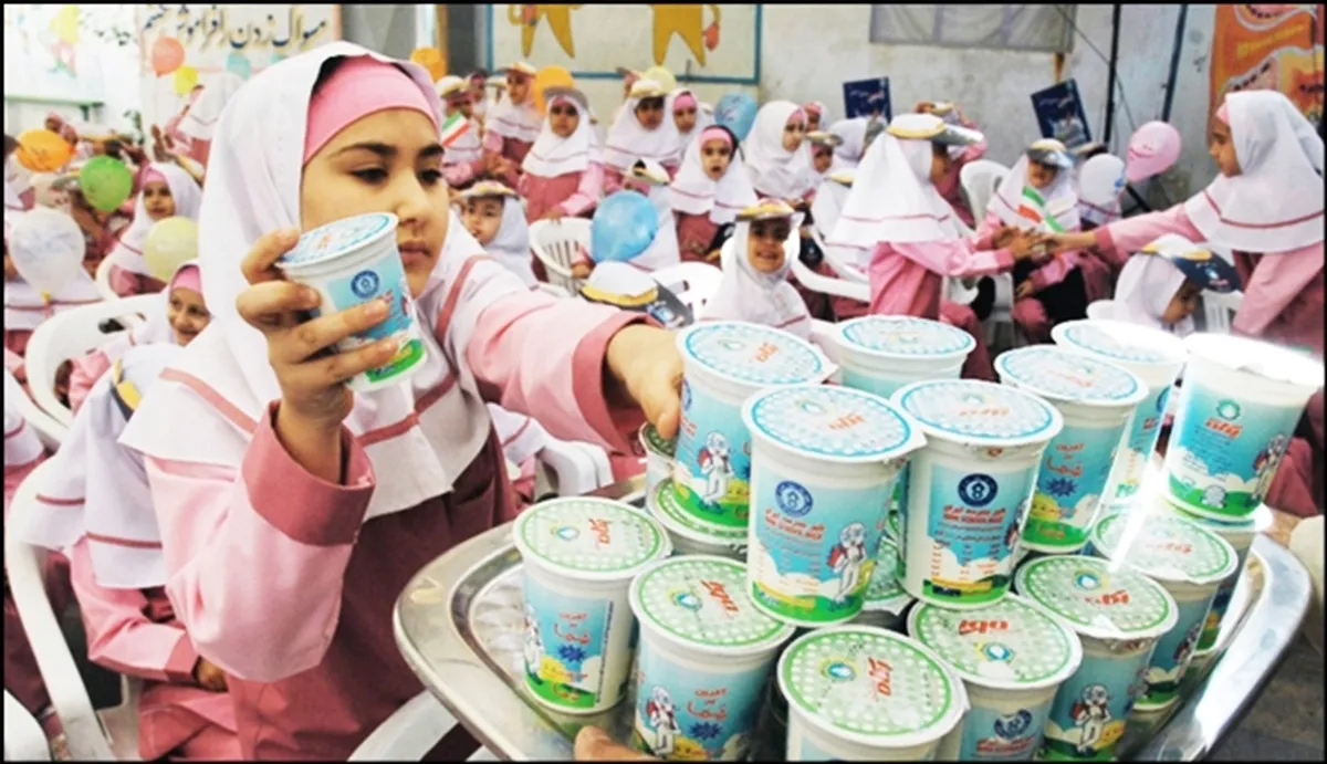 کمک خیّران و بخش خصوصی به توزیع شیر در مدارس خراسان رضوی