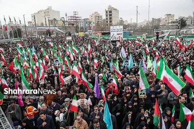 گزارش تصویری | راهپیمایی مردم مشهد در یوم الله ۲۲ بهمن ۱