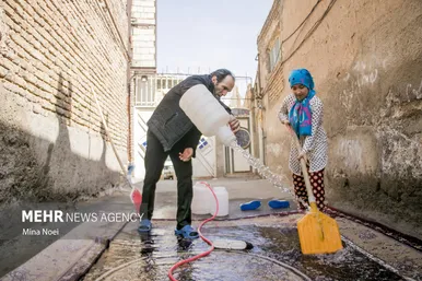کوچه‌های تبریز خوش رنگ از قالیشویی آخر سال