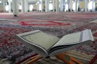 مؤسسات قرآنی نباید خارج از مساجد فعال باشند