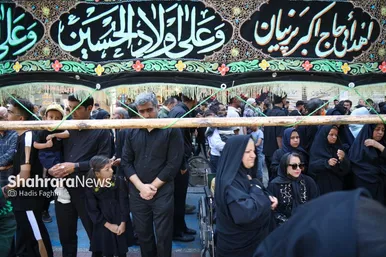سوگواری دسته های عزاداری در خیابان های منتهی به حرم مطهر رضوی در دهه آخر صفر