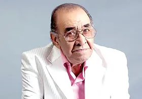 لحظه تزریق واکسن کرونا به &laquo;ایرج خواجه امیری&raquo; + فیلم