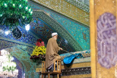گل آرایی ویژه ولادت حضرت امام رضا (علیه السلام) در روضه منوره رضوی