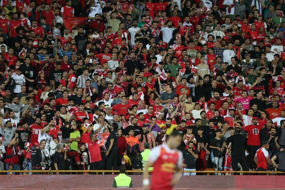 محکومیت ۷ پرسپولیسی به دلیل شعار هواداران